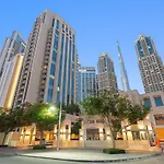 Walk To Dubai Mall 2Br Apartment With Balcony And Pool