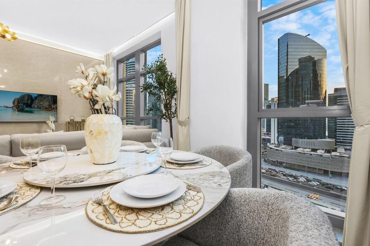 Walk To Mall 2br With Balcony And Pool Apartment