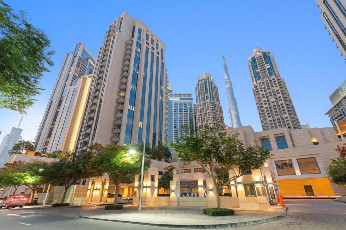 Apartment Walk To Mall 2br With Balcony And Pool *