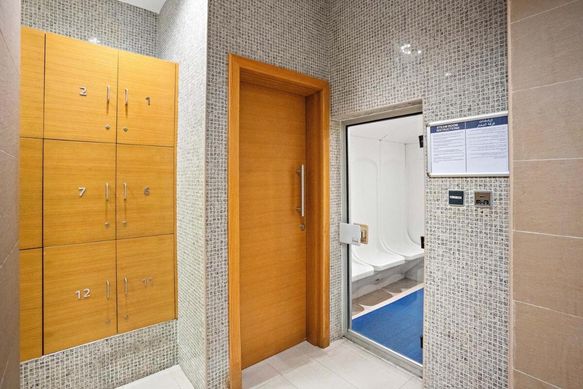 Walk To Mall 2br With Balcony And Pool Apartment