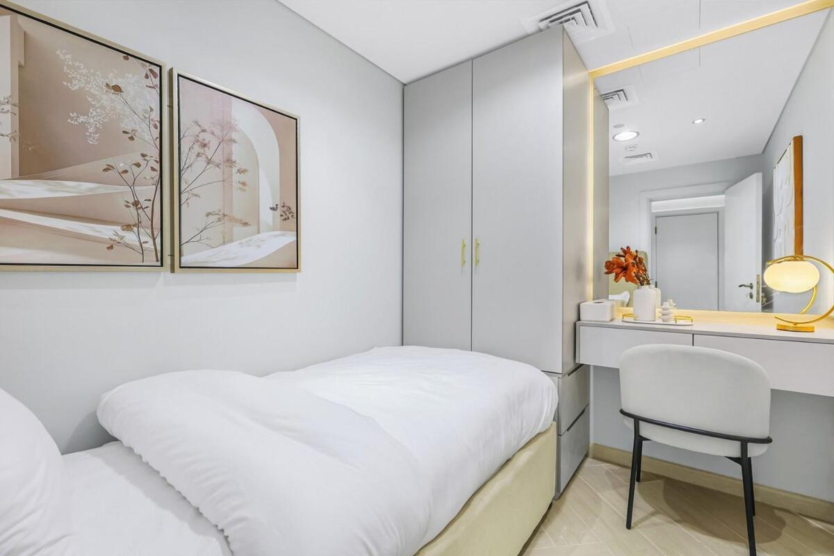 Walk To Mall 2br With Balcony And Pool Apartment *