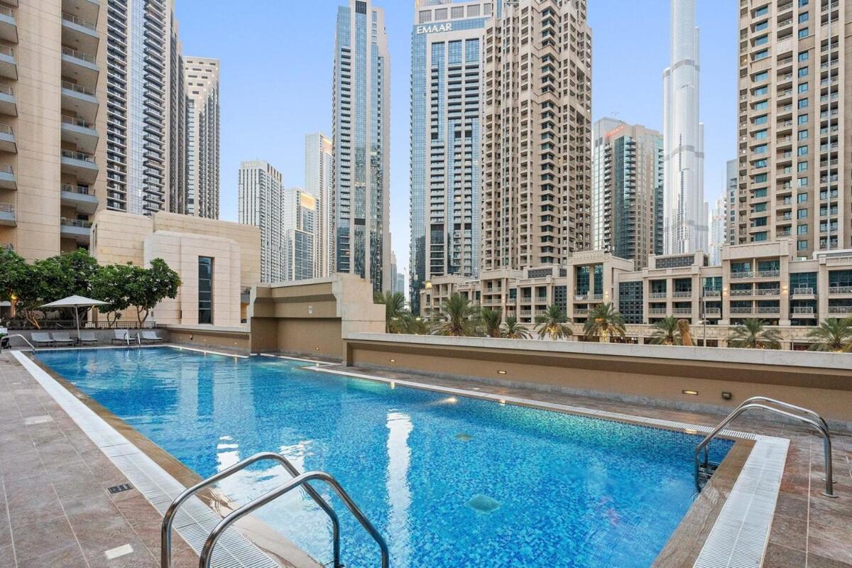 Walk To Mall 2br With Balcony And Pool Apartment