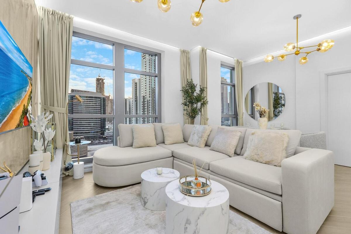 Apartment Walk To Mall 2br With Balcony And Pool